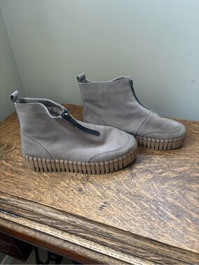 Isle Jacobsen Women’s Zip-Front Ankle Booties in Taupe